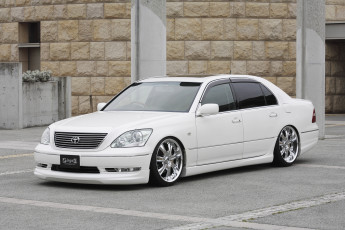 Картинка автомобили toyota celsior