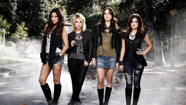 Обои картинки фото кино фильмы, pretty little liars, troian, bellisario, lucy, hale, ashley, benson, shay, mitchell