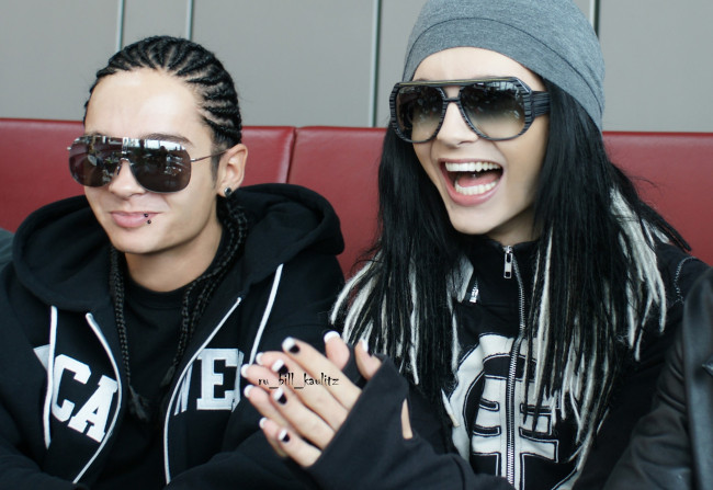 Обои картинки фото музыка, tokio hotel, очки, улыбки, братья, эмо