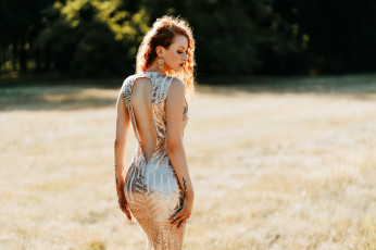 Картинка девушки -+рыжеволосые+и+разноцветные платье тату