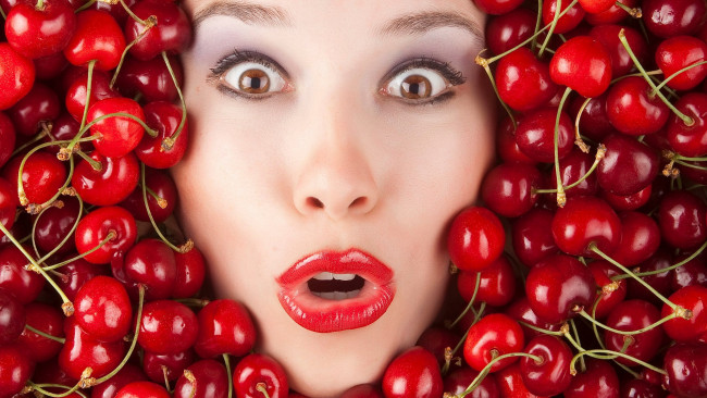 Обои картинки фото девушки, - лица,  портреты, черешня
