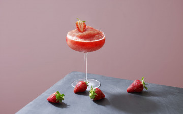 Картинка еда напитки +коктейль клубника коктейль бокал