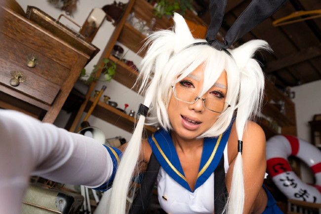 Обои картинки фото девушки, nonsummerjack, образ, косплей, наряд, полки, очки, круг