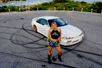 Картинка автомобили авто девушками marlyn