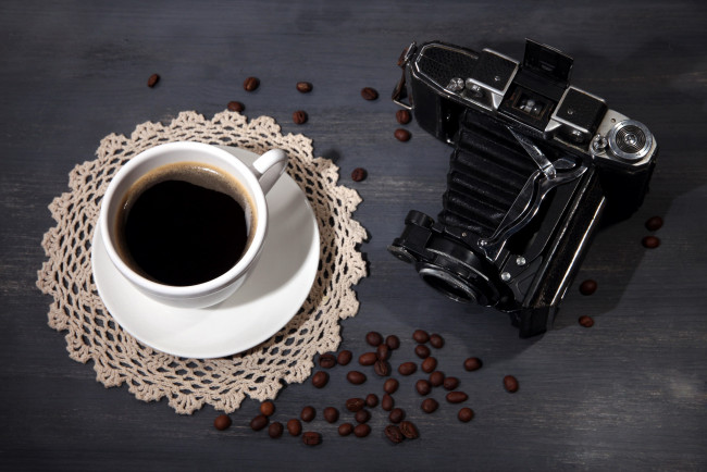Обои картинки фото еда, кофе,  кофейные зёрна, фотоаппарат