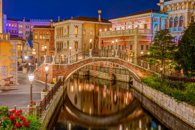 Обои картинки фото города, венеция , италия, венеция, парк, развлечений, Япония, дома, токио, канал, огни, ночь, ураясу, tokyo, disneysea