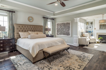 Картинка интерьер спальня комод кровать подушки