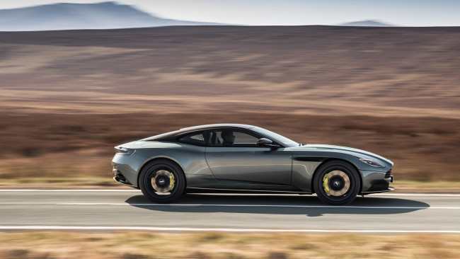 Обои картинки фото aston martin db11 amr 2019, автомобили, aston martin, серебряный, 2019, amr, aston, martin, db11, металлик