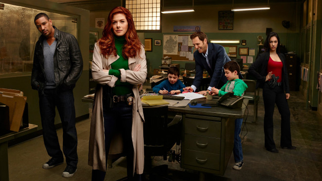 Обои картинки фото кино фильмы, the mysteries of laura , сериал, the, mysteries, of, laura