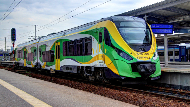 Обои картинки фото техника, электровозы, польша, поезд, железнодорожная, станция, транспортное, средство, железнодорожный, вокзал, wallhaven