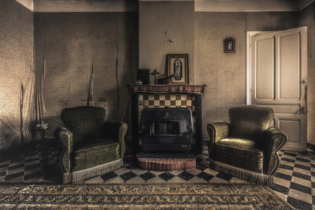 Обои картинки фото интерьер, камины, камин, комната, кресло