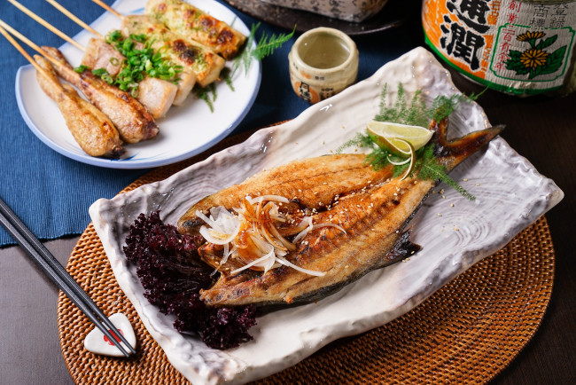 Обои картинки фото еда, рыба,  морепродукты,  суши,  роллы, снедь