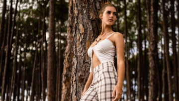 Картинка emily+feld +pump+fashion+magazine+2022 девушки эмили фельд модель звезда модельные снимки австралия