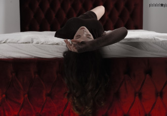 Картинка бестия девушки -+брюнетки +шатенки девушка женщина брюнетка темноволосая сексуальная модель звезда позирует разная обувь верхняя стильная одежда нижнее эротическое бельё трусы лифчик колготки чулки аксессуары макияж и множество элементов на фотографии оля павлюкович