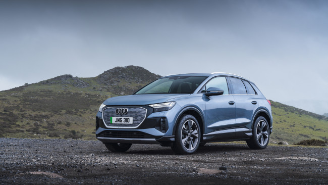 Обои картинки фото audi q4 40 e-tron, автомобили, audi, серебристый, горы