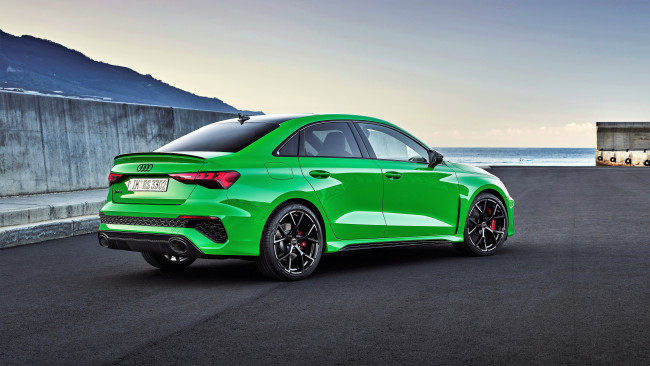 Обои картинки фото audi rs 3 sedan, автомобили, audi, зеленый, площадка, набережная