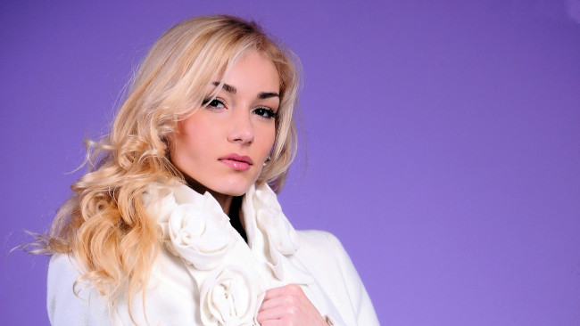 Обои картинки фото девушки, - лица,  портреты, блондинка, лицо, пальто