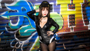 Картинка девушки -+азиатки наряд фуражка боди колготки стена граффити