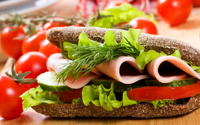 Обои картинки фото еда, бутерброды,  гамбургеры,  канапе, сэндвич, огурец, ветчина, укроп, салат