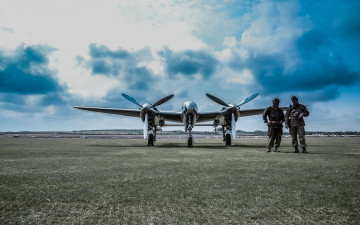 Картинка авиация военно транспортные самолёты каска пропеллер пилот