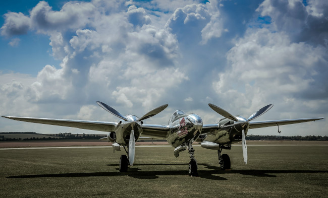 Обои картинки фото авиация, другое, газон, пропеллер