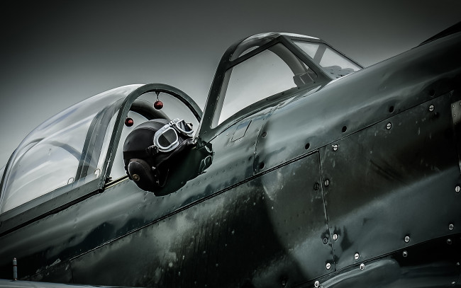 Обои картинки фото авиация, кабина, пилотов, шлем