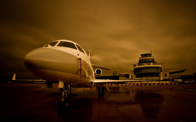 Обои картинки фото авиация, пассажирские, самолёты, самолет, стоянка, аэропорт