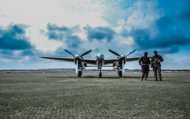 Обои картинки фото авиация, военно, транспортные, самолёты, каска, пропеллер, пилот