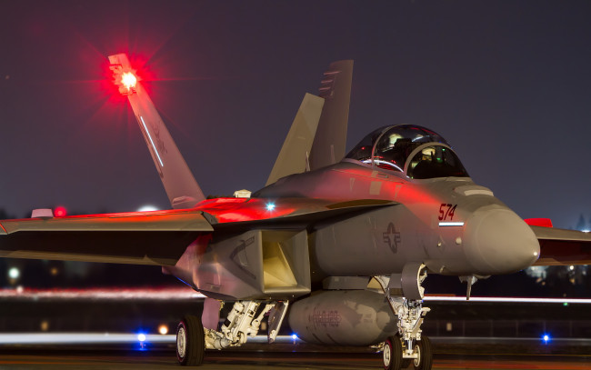 Обои картинки фото ea, 18g, авиация, боевые, самолёты, истребитель, ввс, сша, ночь, маяк