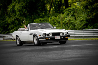 Картинка aston+martin+v8 автомобили aston+martin автопробег автошоу выставка