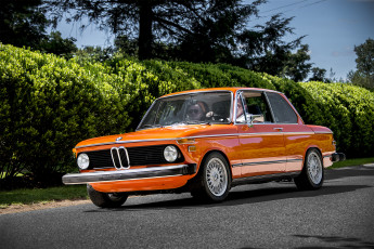 Картинка bmw+2002 автомобили bmw выставка автошоу автопробег