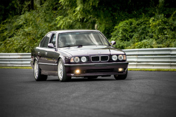 Картинка bmw+540i+m-sport автомобили bmw автошоу автопробег выставка