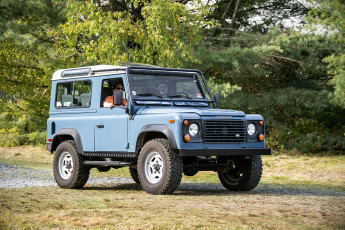 Картинка land+rover+defender+90 автомобили land-rover автошоу автопробег выставка