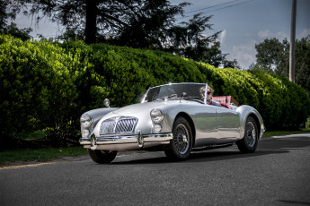 Картинка mg+mga автомобили mg автопробег выставка автошоу