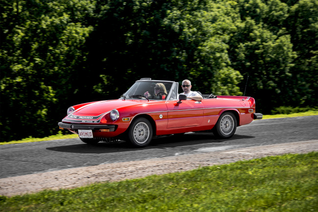 Обои картинки фото alfa romeo niki lauda edition, автомобили, alfa romeo, автопробег, выставка, автошоу