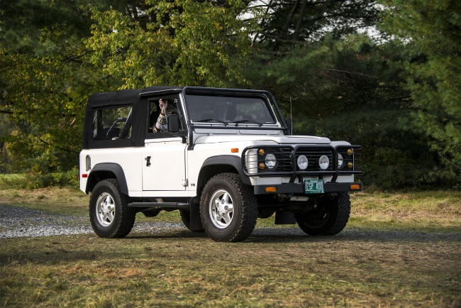 Обои картинки фото land rover defender 90, автомобили, land-rover, автопробег, выставка, автошоу