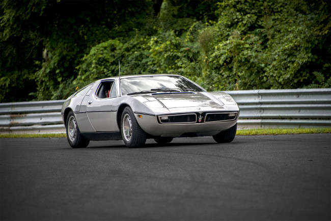 Обои картинки фото maserati bora, автомобили, maserati, автошоу, автопробег, выставка