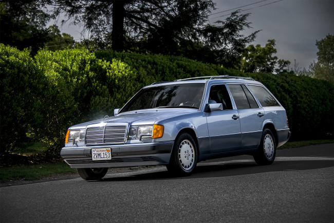 Обои картинки фото mercedes-benz 300te,  1991, автомобили, mercedes-benz, автопробег, автошоу, выставка