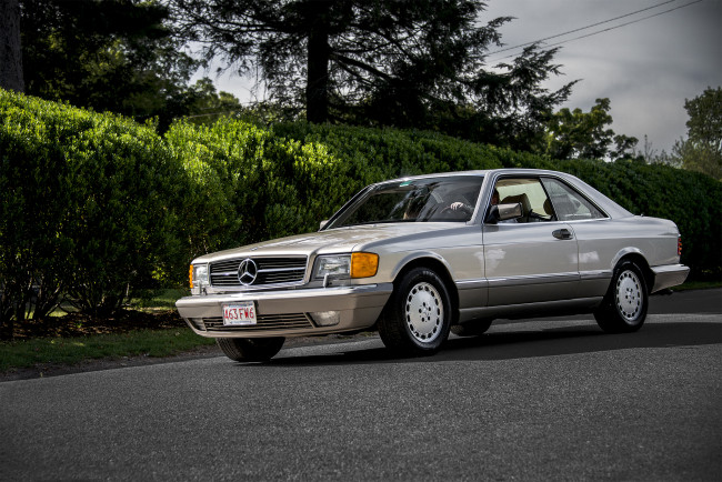 Обои картинки фото mercedes-benz 560sec, автомобили, mercedes-benz, автопробег, автошоу, выставка