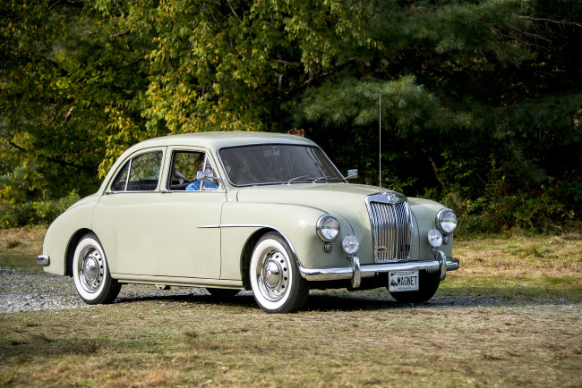 Обои картинки фото mg magnette, автомобили, mg, выставка, автошоу, автопробег