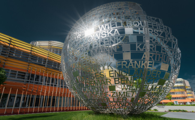 Обои картинки фото города, - памятники,  скульптуры,  арт-объекты, отражение, сияние, город, сооружение, шар, блик