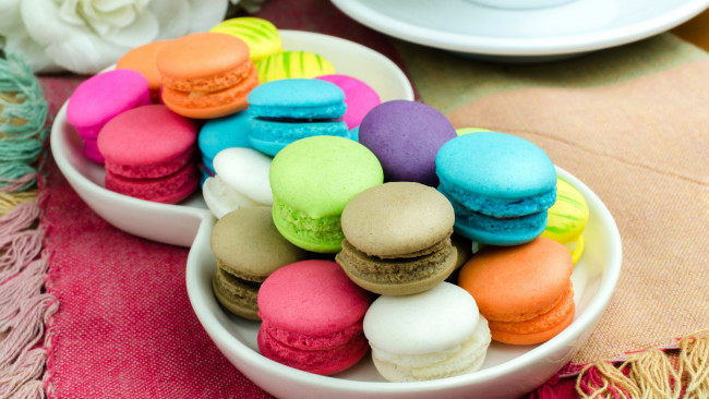 Обои картинки фото еда, макаруны, лакомство, печенье, ассорти