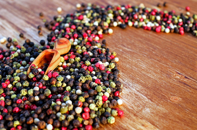Обои картинки фото еда, крупы,  зерно,  специи,  семечки, перец, горошек