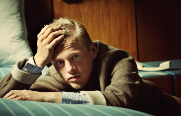 Картинка ture+lyndhardt мужчины ture lyndhardt пальто кровать актер блондин