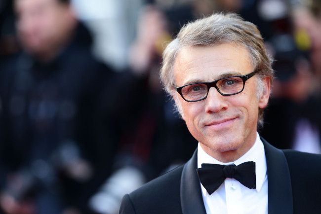 Обои картинки фото christoph waltz, мужчины, костюм, улыбка, лицо, очки, christoph, waltz