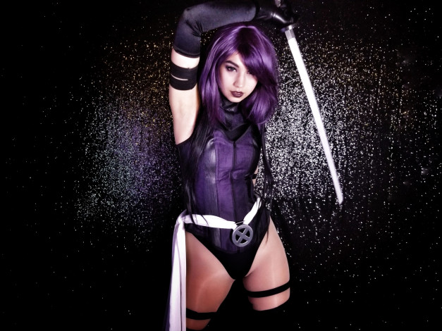 Обои картинки фото девушки, - креатив,  косплей, девушка, фон, взгляд, униформа, катана