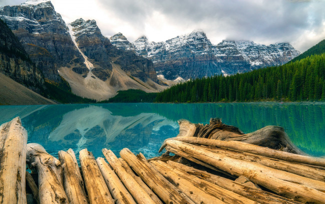 Обои картинки фото природа, реки, озера, горы, лес, озеро, бревна