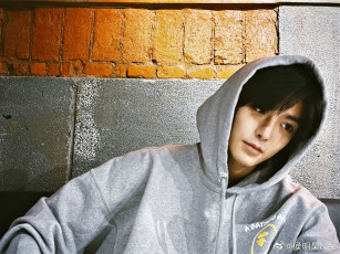 Картинка мужчины hou+ming+hao актер толстовка капюшон