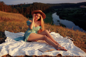 Картинка дарина+сидорова девушки девушка женщина блондинка светловолосая сексуальная модель звезда позирует разная обувь верхняя стильная одежда нижнее эротическое бельё трусы лифчик колготки чулки аксессуары макияж и множество элементов на фотографии