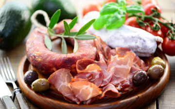 обоя еда, колбасные изделия, оливки, колбаса, ветчина